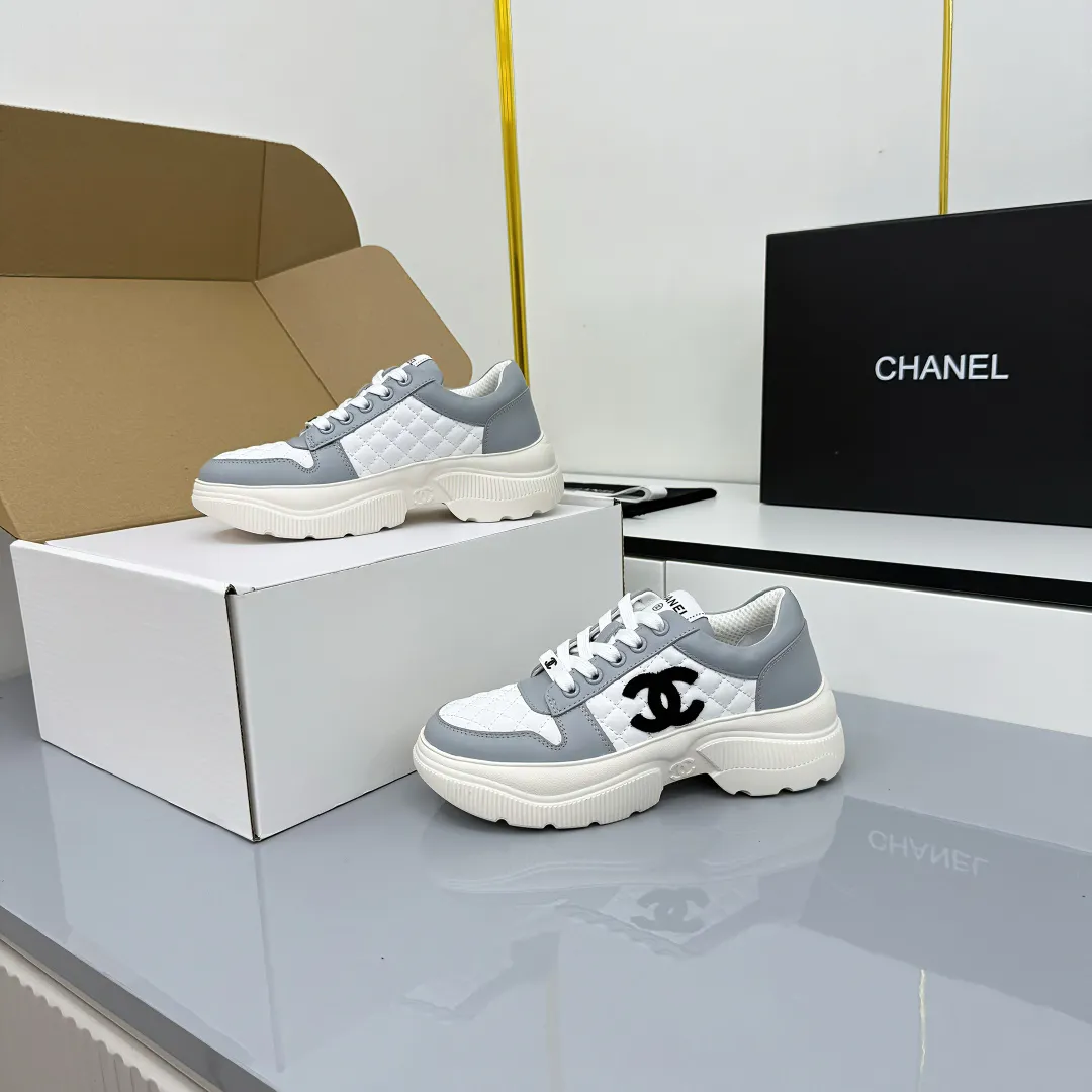 👟👟Ex-factory price 620👟👟 Chanel bread shoes ~ original calfskin panda shoes Chanel 25C latest hot style panda black and white sports shoes casual sneakers Xiaoxiang hot item classic black and white panda color coco girls must pay Fabric: original custom mixed sheepskin lining: original imported breathable mesh lining outsole: Original molded rubber + TPU combination Size: Women's 35-41
